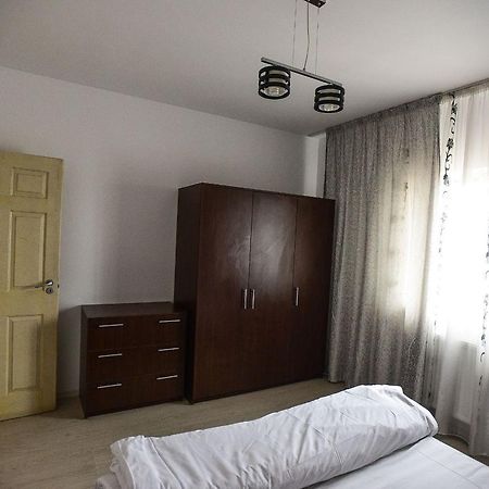 Mbi Buget Apartment Крайова Екстериор снимка